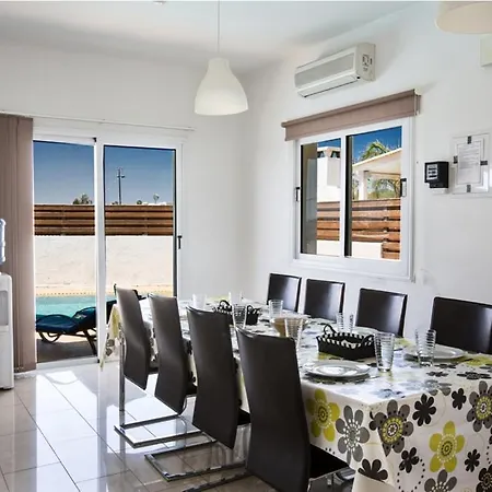 Carilisto Villas Big 4 Bedrooms In Center Of Ayia Napa Exterior photo