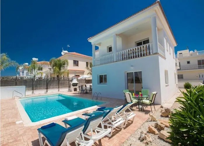 Big 4 Bedroom Villa in Center of Ayia Napa