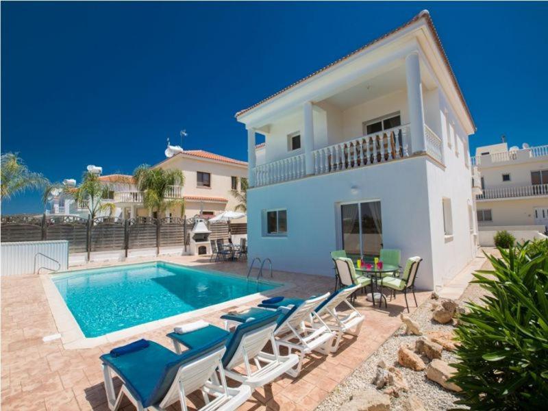 Carilisto Big 4 Bedrooms In Center Of Villa